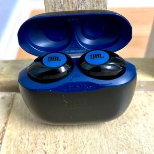 JBL Tune 125TWS wireless earbuds.